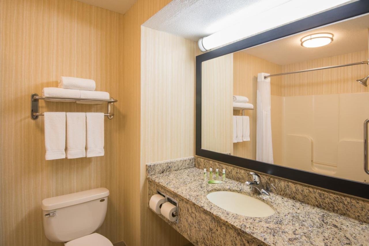 Holiday Inn Express Hotel & Suites Wauseon By Ihg Exterior foto